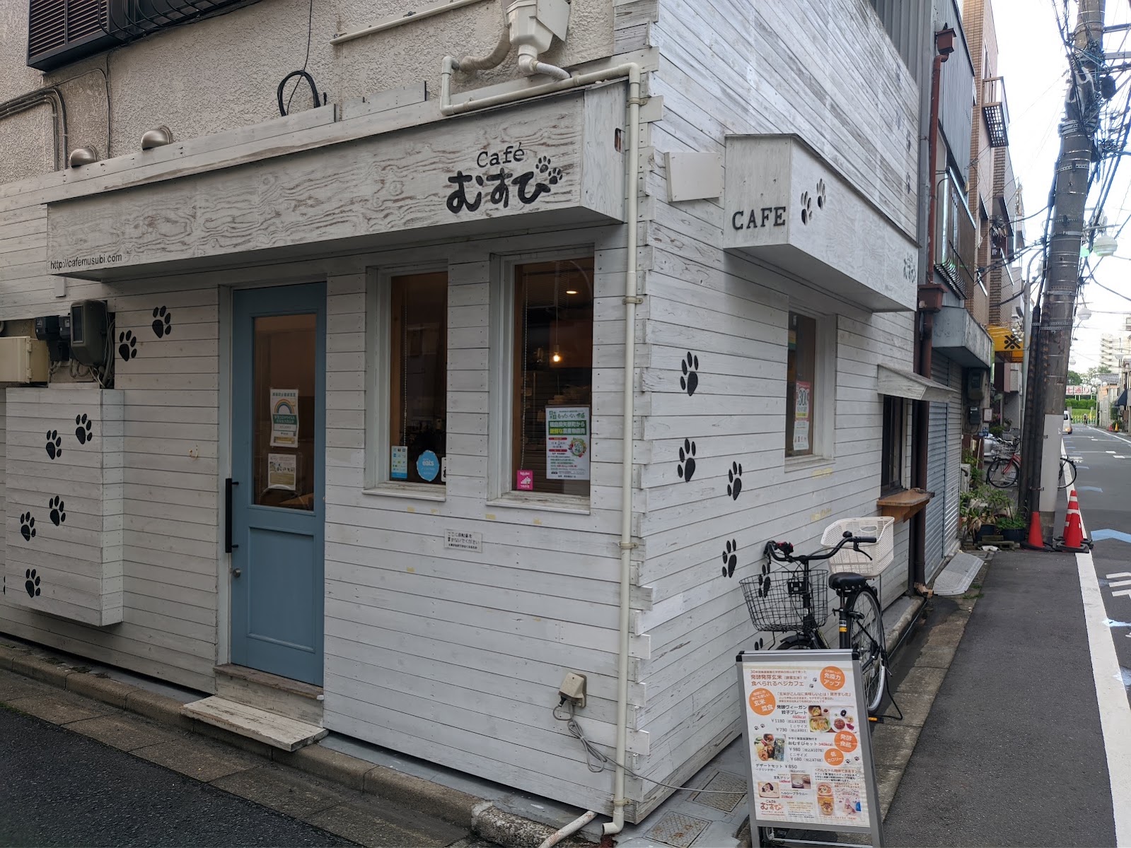 Café むすび