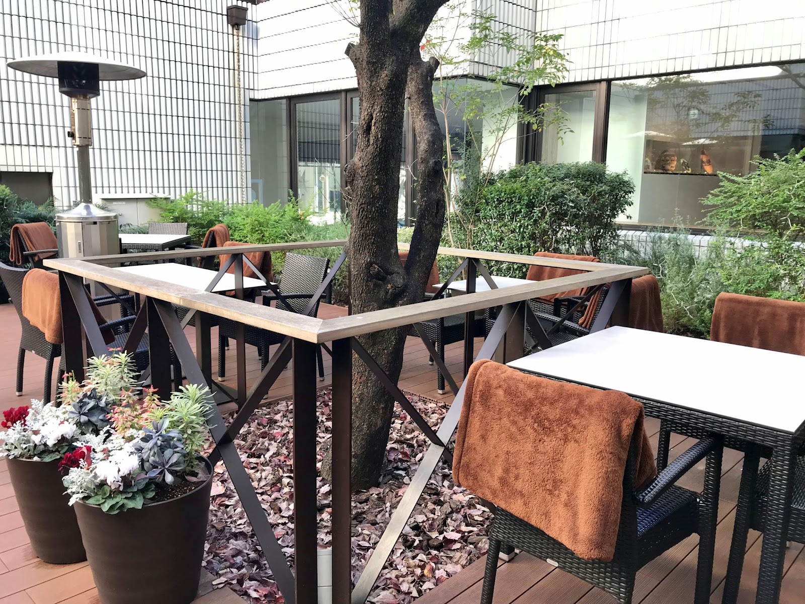 ヨックモック青山本店 ブルー・ブリック・ラウンジ