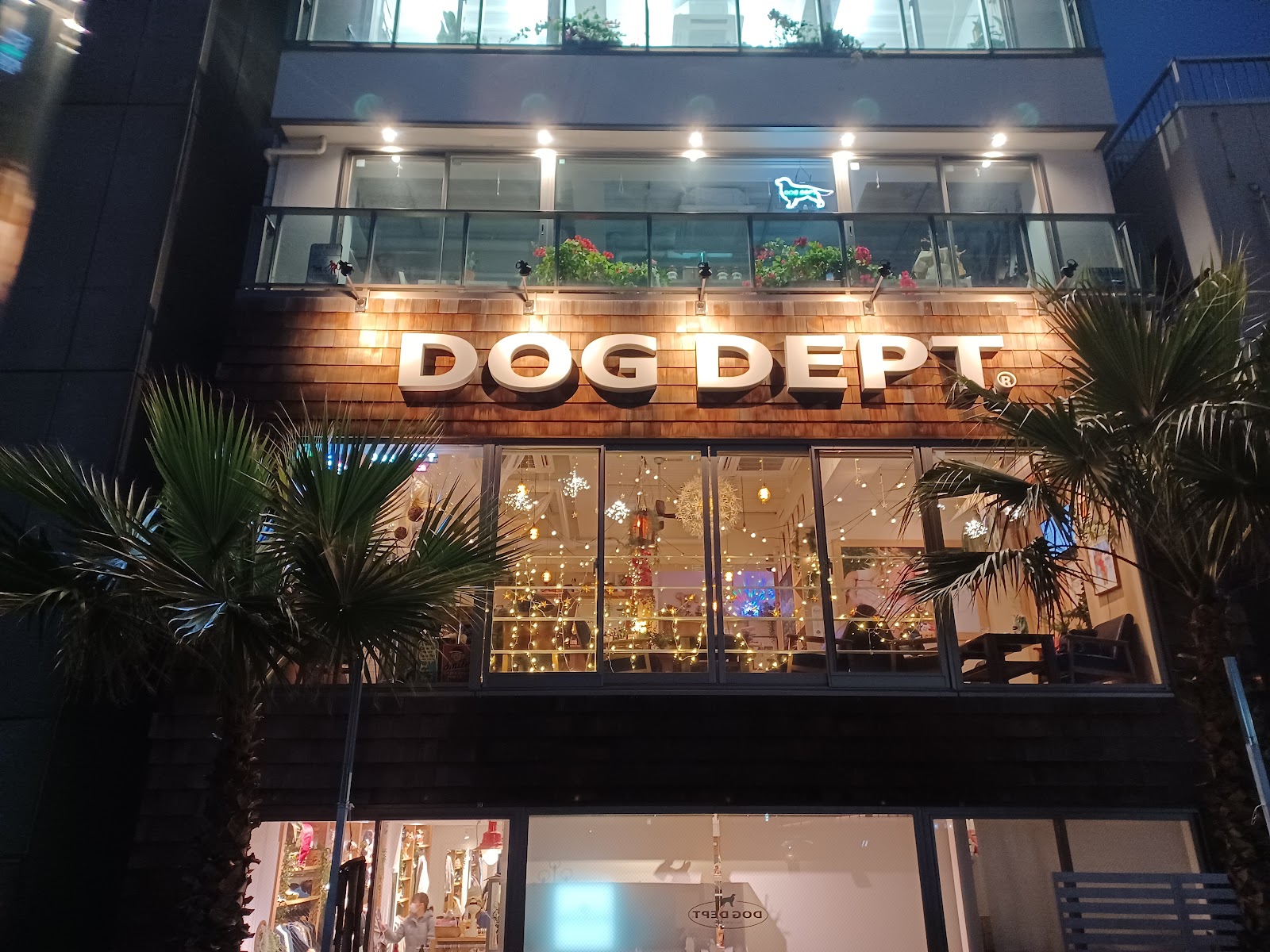 DOG DEPT + CAFE 浅草 隅田川テラス店
